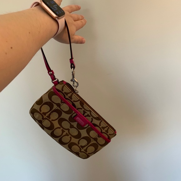 Coach Signature Wristlet Pink - Picture 2 of 4